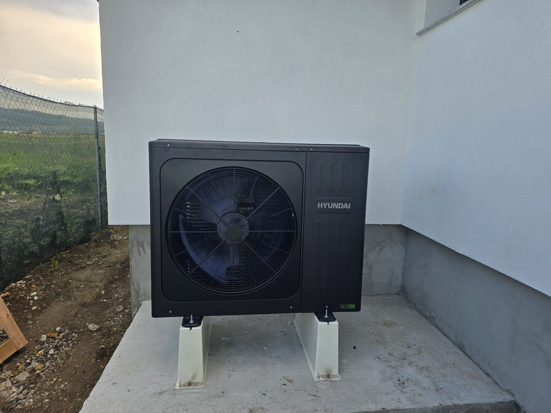 Eficiență și Eleganță în Voluntari: Instalare Pompă de Căldură Hyundai All-In-One 16kW