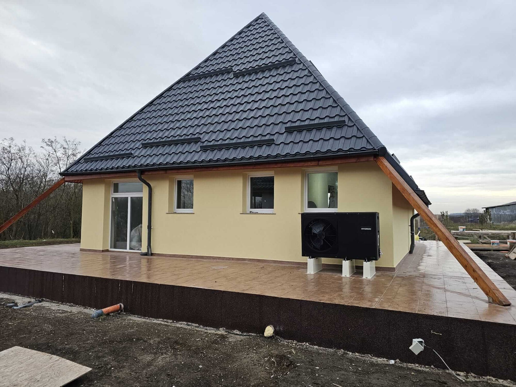 Confort Termic Maxim în Teleorman – Două Pompe de Căldură Hyundai Monobloc pentru o Familie Fericită