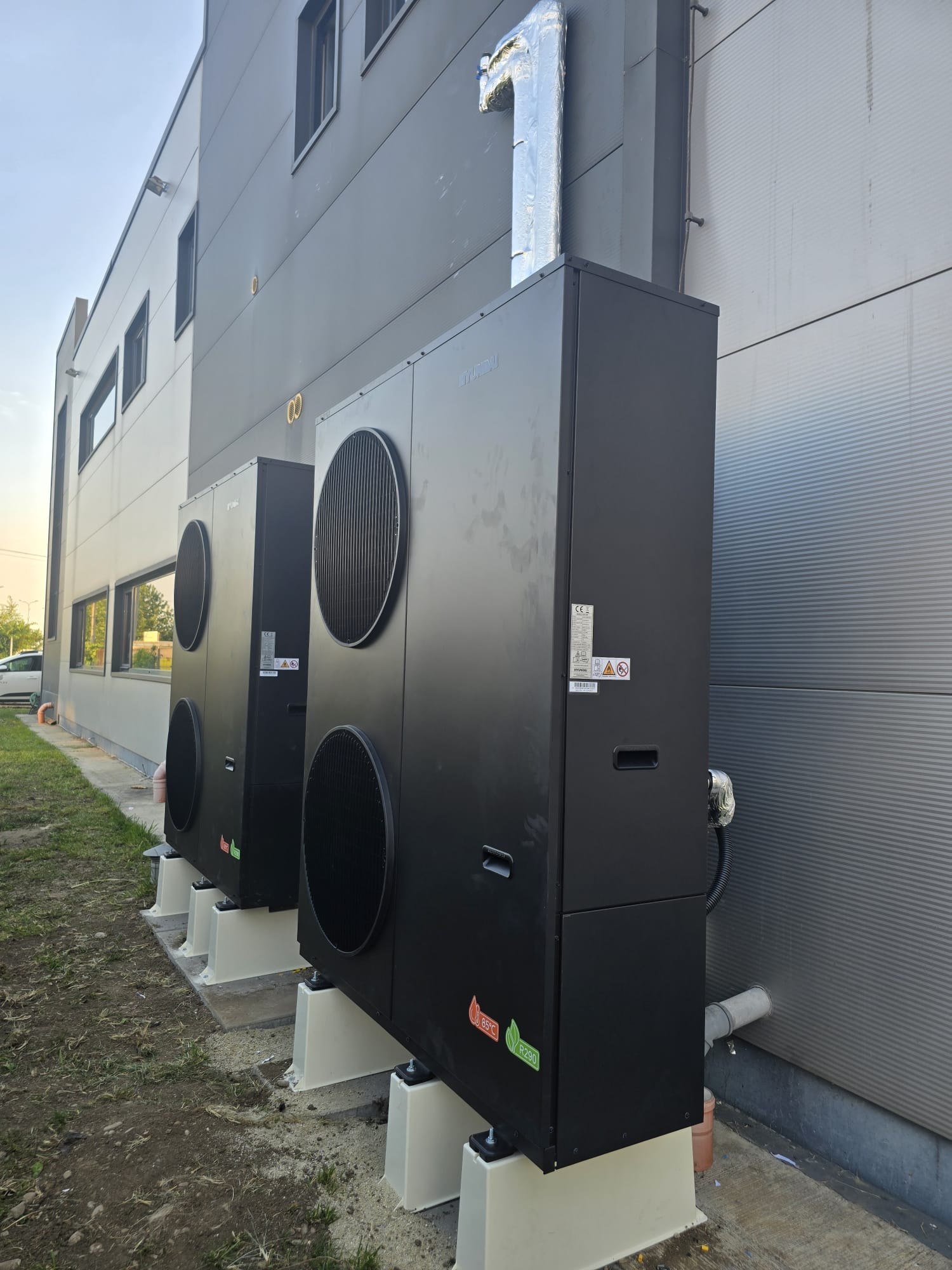 60 kW de Putere Verde: Instalare Pompe de Căldură Hyundai R290 în Chitila, Rudeni