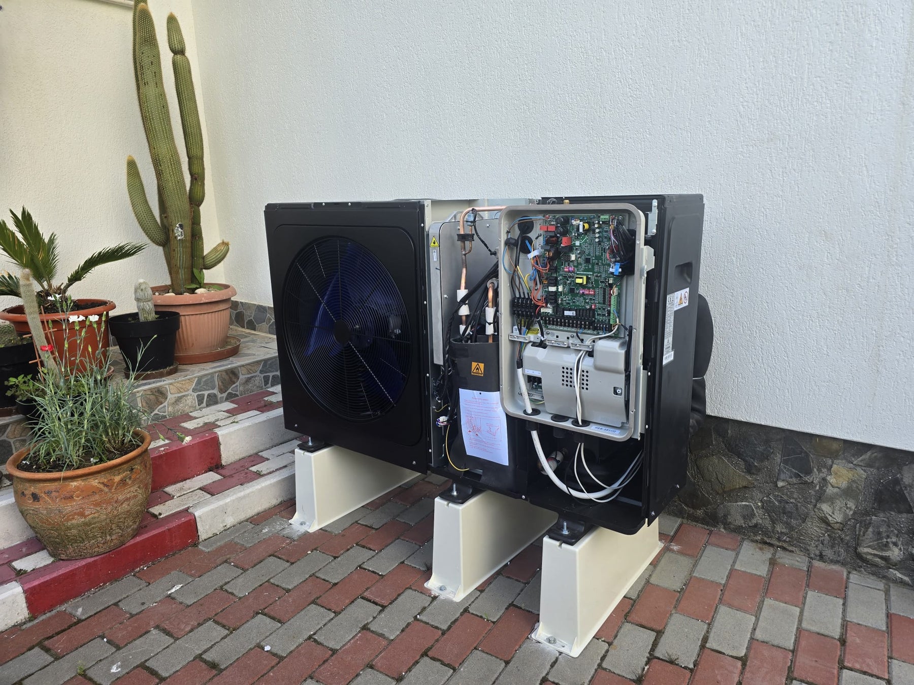Instalare pompă de căldură Hyundai 16kW trifazică R290 la Clinceni, Ilfov – Adio centrală pe peleți!