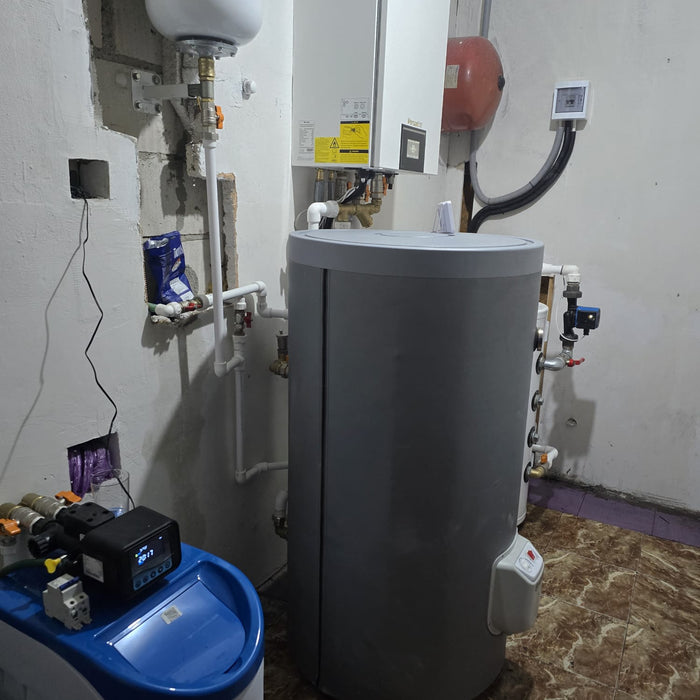 De la Cazan pe Lemne la Confort Absolut: Instalare Pompă de Căldură Gree Versati III 10kW în Berceni